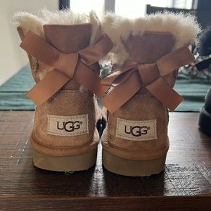 Size 11 little girl UGGs good condition